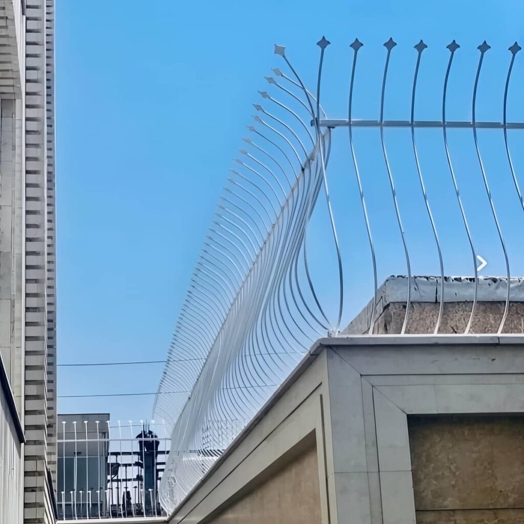 حفاظ دیوار در سنندج با ارتفاع هماهنگ برای امنیت روزانه باغ