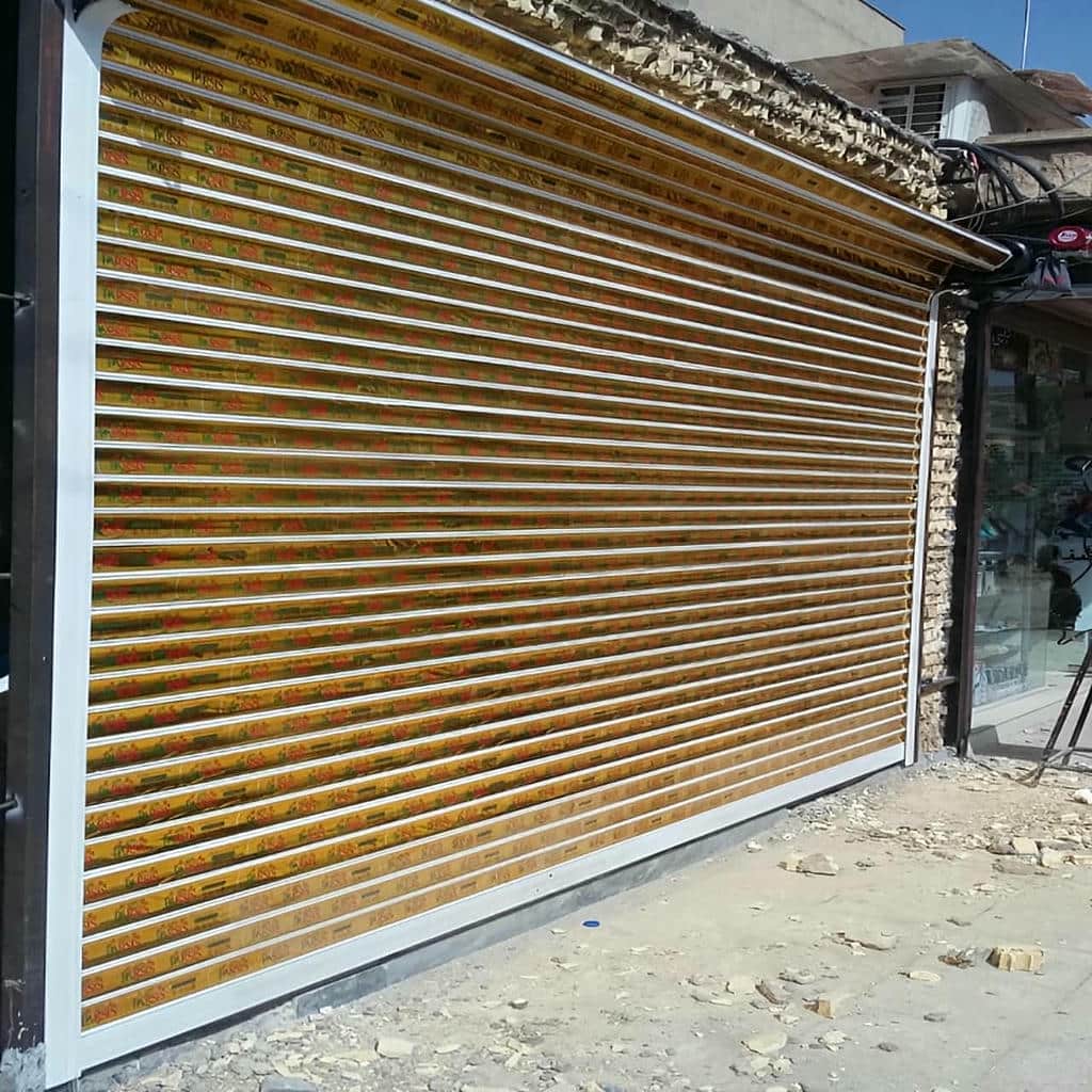 کرکره برقی در اهواز با تیغه روشن برای نمای کلاسیک ساختمان