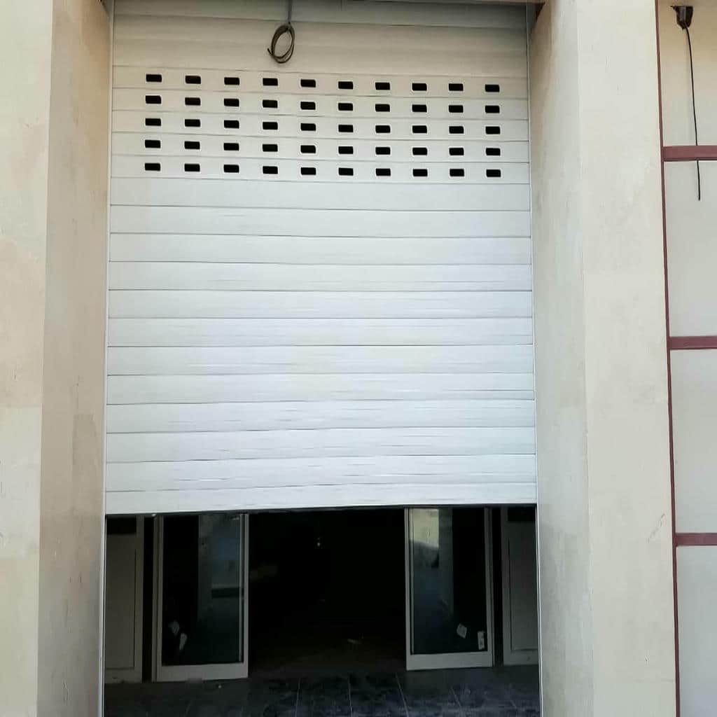 کرکره مغازه در نمونه کار ورودی کم عرض کرکره مغازه در نمونه کار ورودی کم عرض