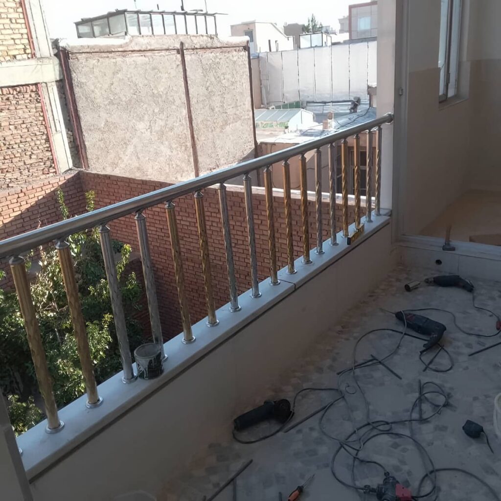 نرده بالکن فلزی با حریم مناسب تراس در همدان