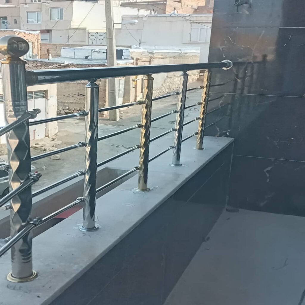 نرده بالکن نصب شده با اجرای اصولی در استان گلستان