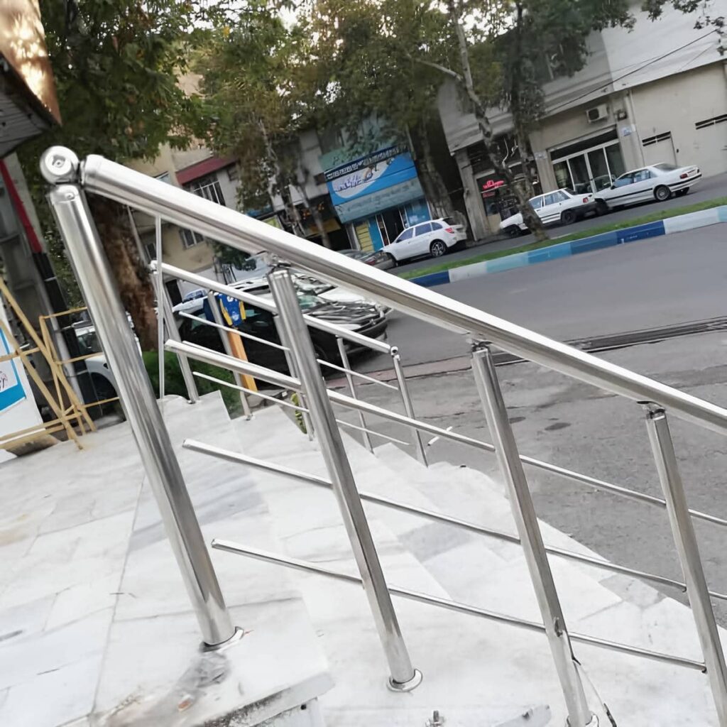 نرده بالکن فلزی ساده برای تراس مسکونی در استان قم