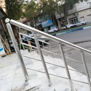 نرده بالکن فلزی ساده برای تراس مسکونی در استان قم