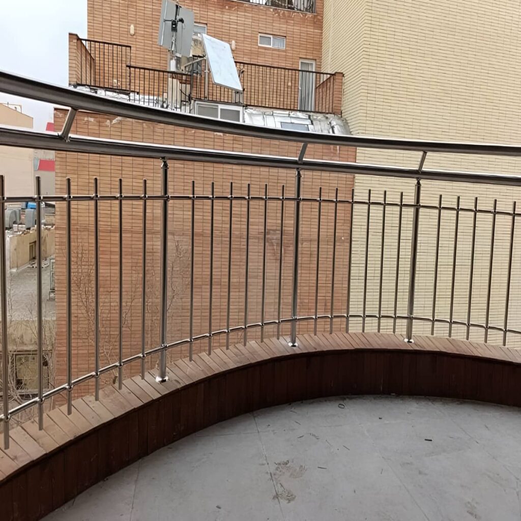 نرده بالکن آپارتمان در مرحله بررسی قرارداد نصب