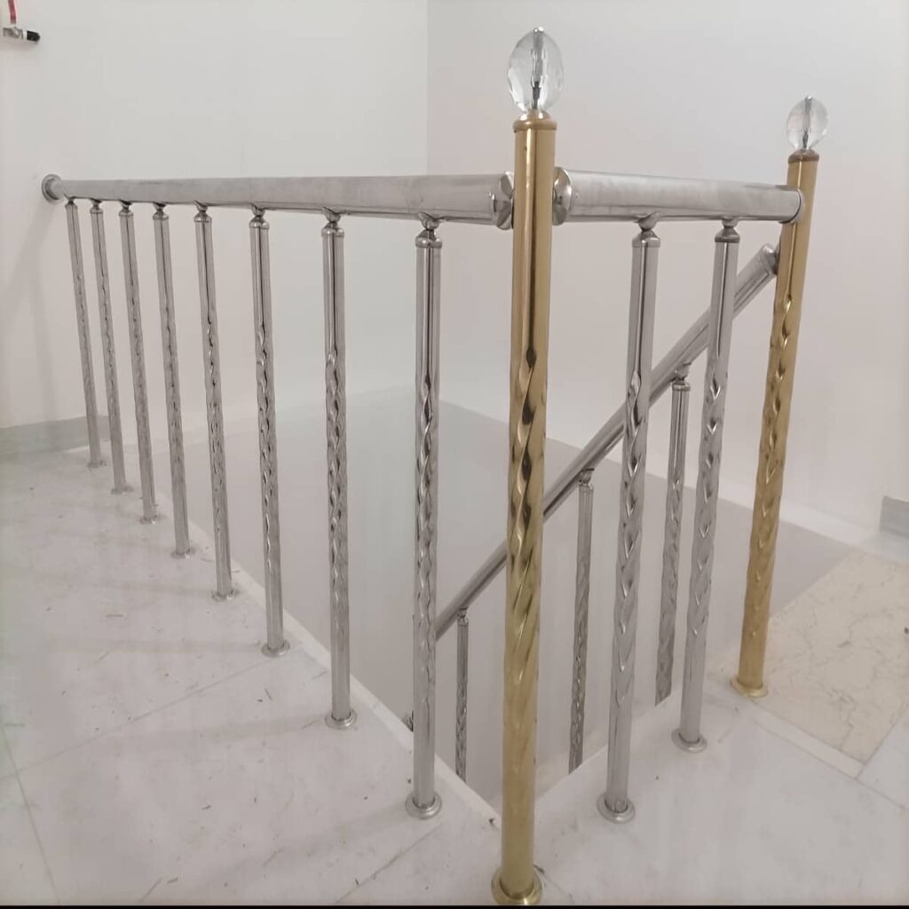 نرده استیل بالکن آماده اندازه گیری محل نصب