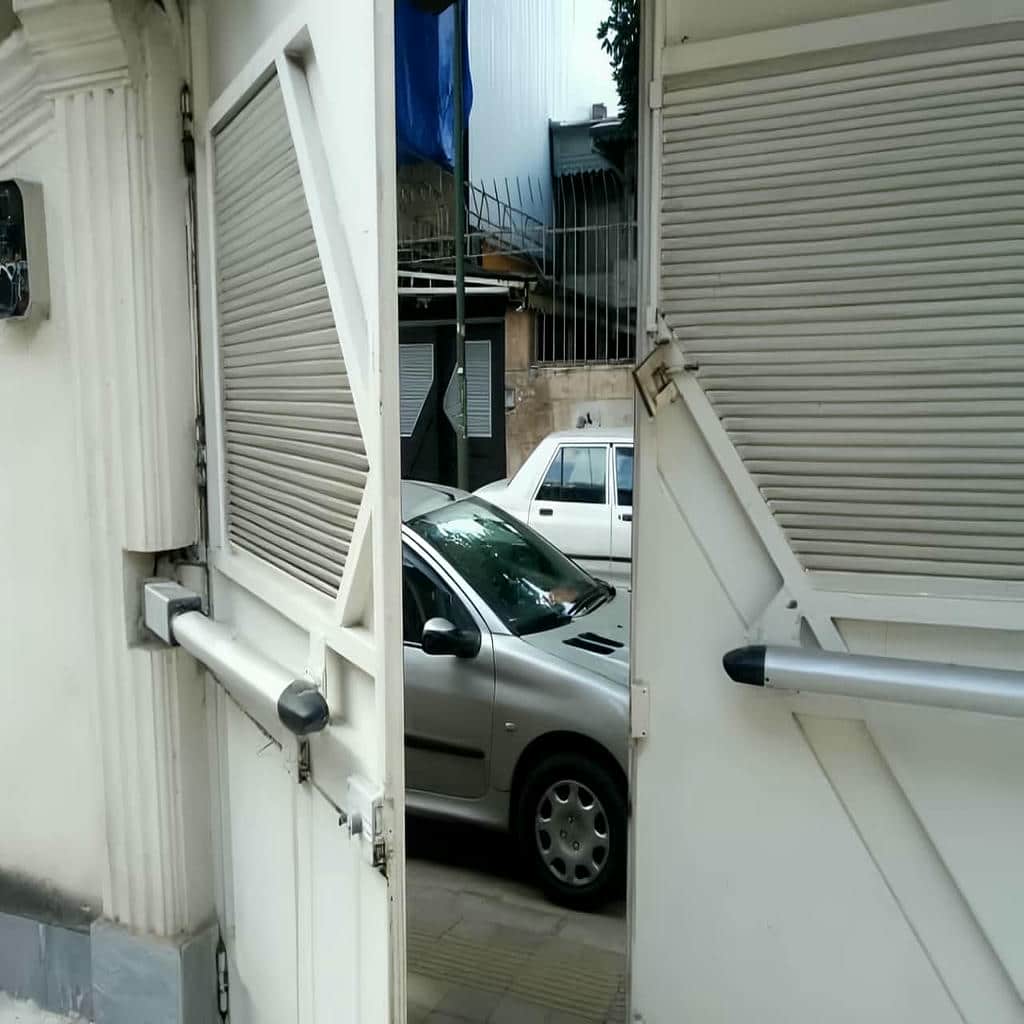 جک درب پارکینگ در رشت با قفل برقی برای حفظ حریم ورودی