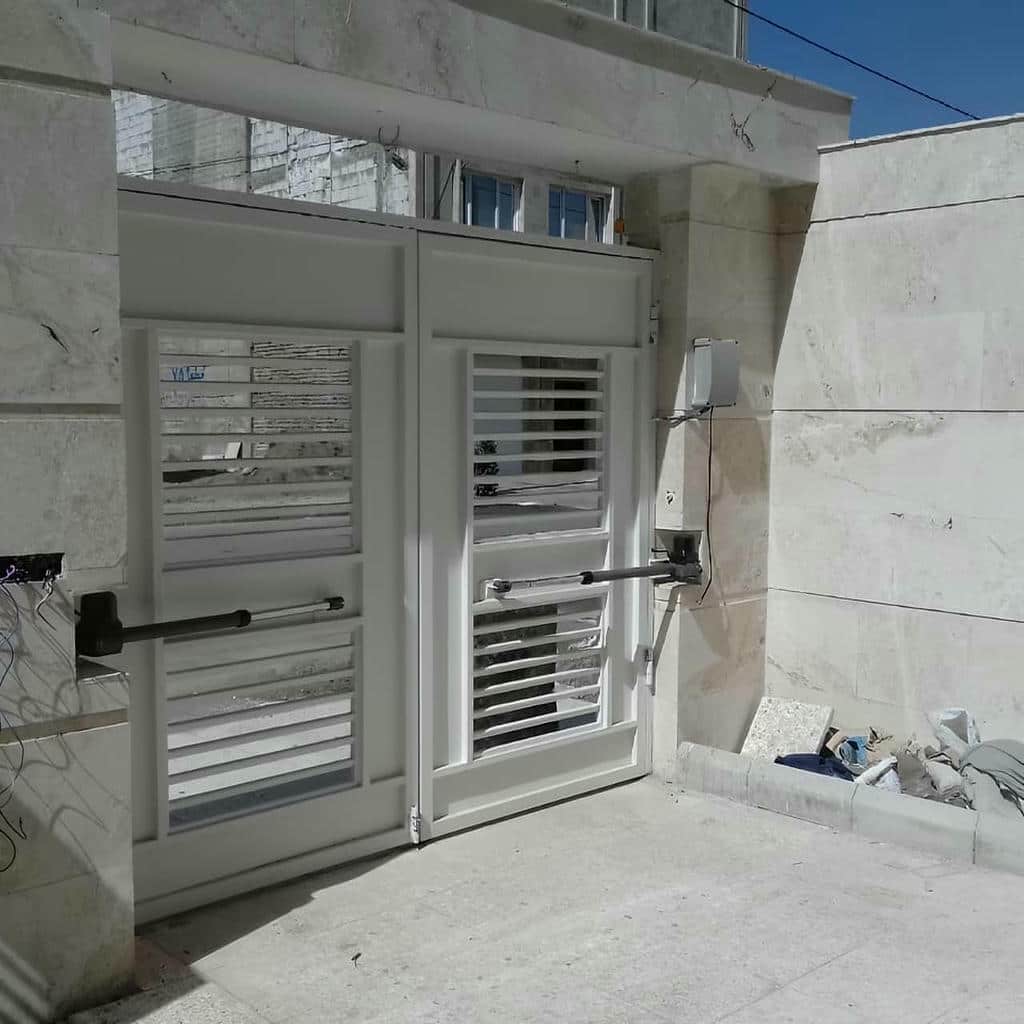 جک درب پارکینگ در استان آذربایجان شرقی با ریموت کنترل برای رفت و آمد روزانه