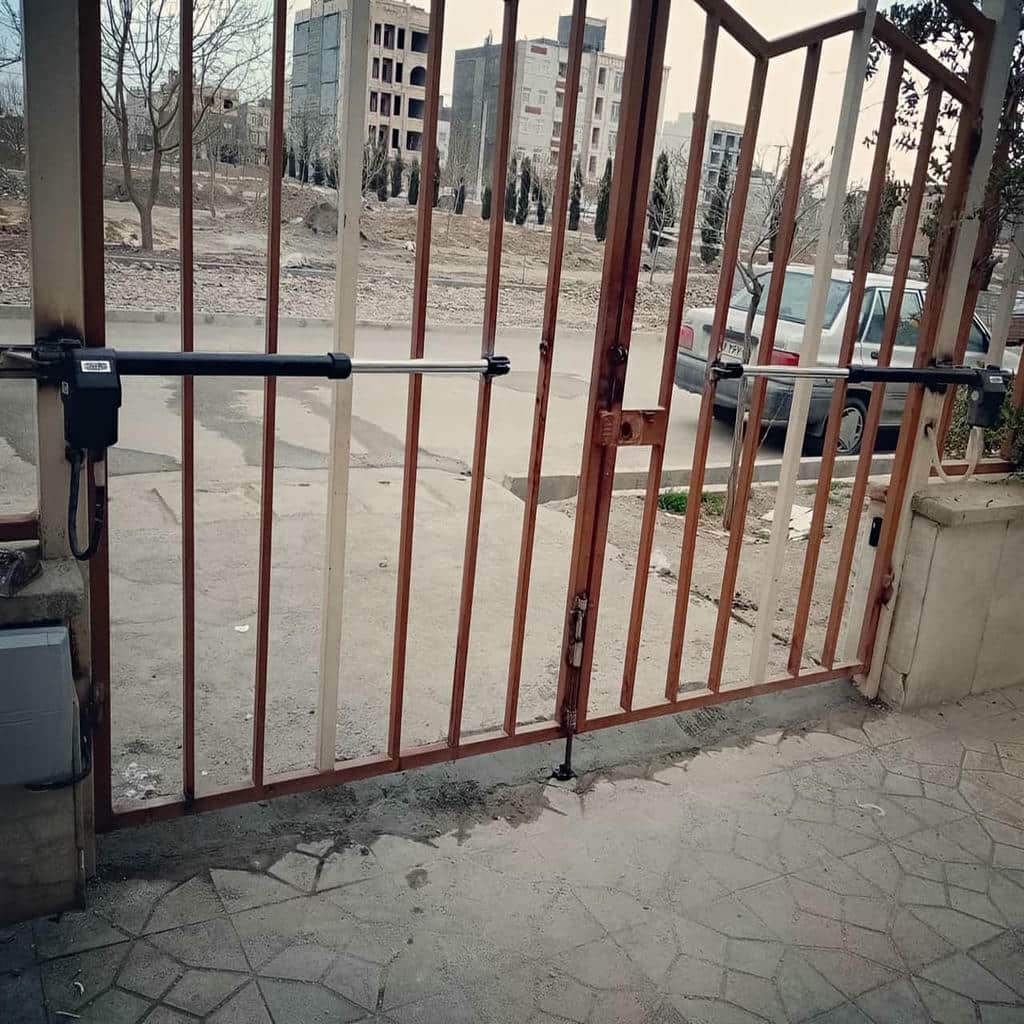 جک درب پارکینگ در قم با ریموت کنترل برای رفت و آمد آرام روزانه