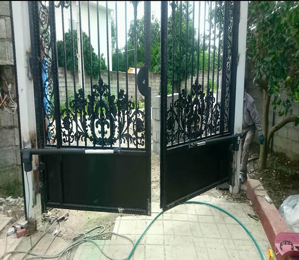 جک درب پارکینگ در سنندج با تجهیزات کنترلی برای دسترسی مطمئن