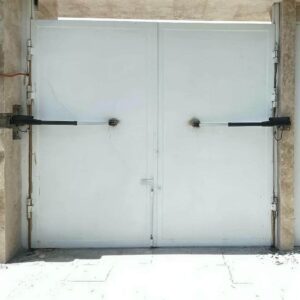 جک درب پارکینگ در استان آذربایجان شرقی با بازوی فلزی برای کنترل ورودی