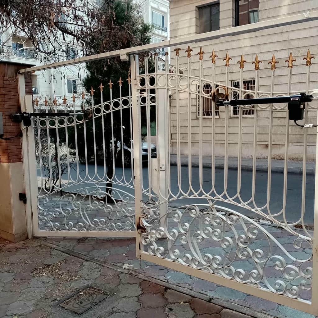 جک درب پارکینگ در خرم آباد با قفل برقی برای حفظ حریم ساختمان