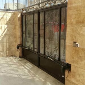 جک درب پارکینگ در استان اصفهان با بازوی فلزی برای کنترل ورودی