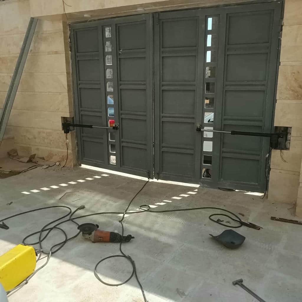 جک درب پارکینگ در استان زنجان با قفل ورودی برای حفظ حریم ساختمان جک درب پارکینگ در استان زنجان با قفل ورودی برای حفظ حریم ساختمان