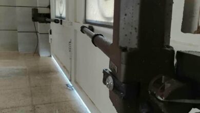 جک درب پارکینگ در کرج با بازوی فلزی برای کنترل ورودی ساختمان