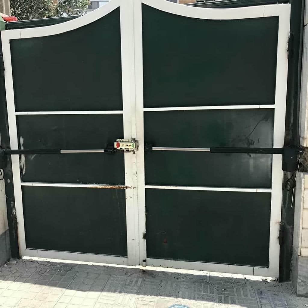 جک درب پارکینگ در رشت با بازوی مقاوم برای دهانه بزرگ پارکینگ