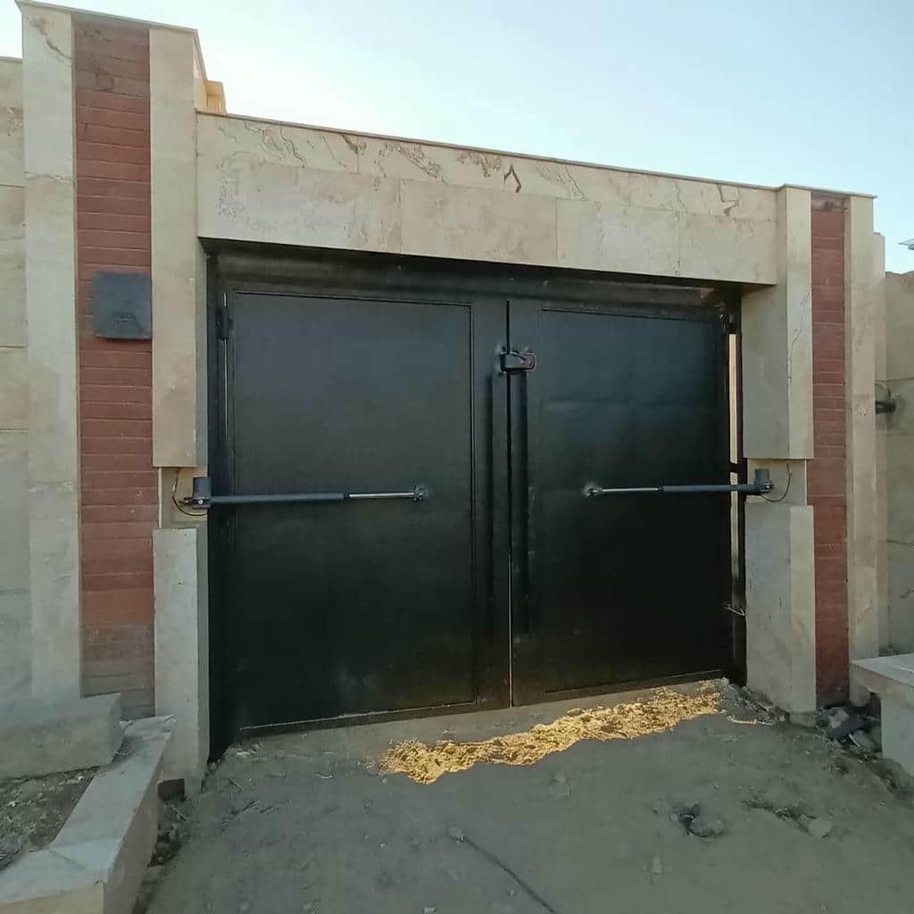جک درب پارکینگ در قم با مدل بازویی برای حرکت کم صدا