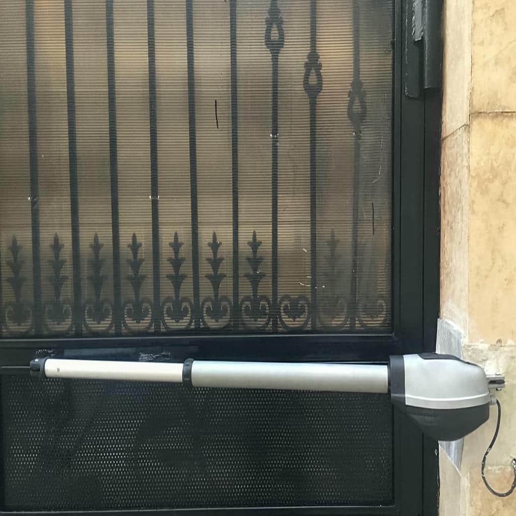 اپراتور درب پارکینگ همراه نمونه کار انتخاب رنگ