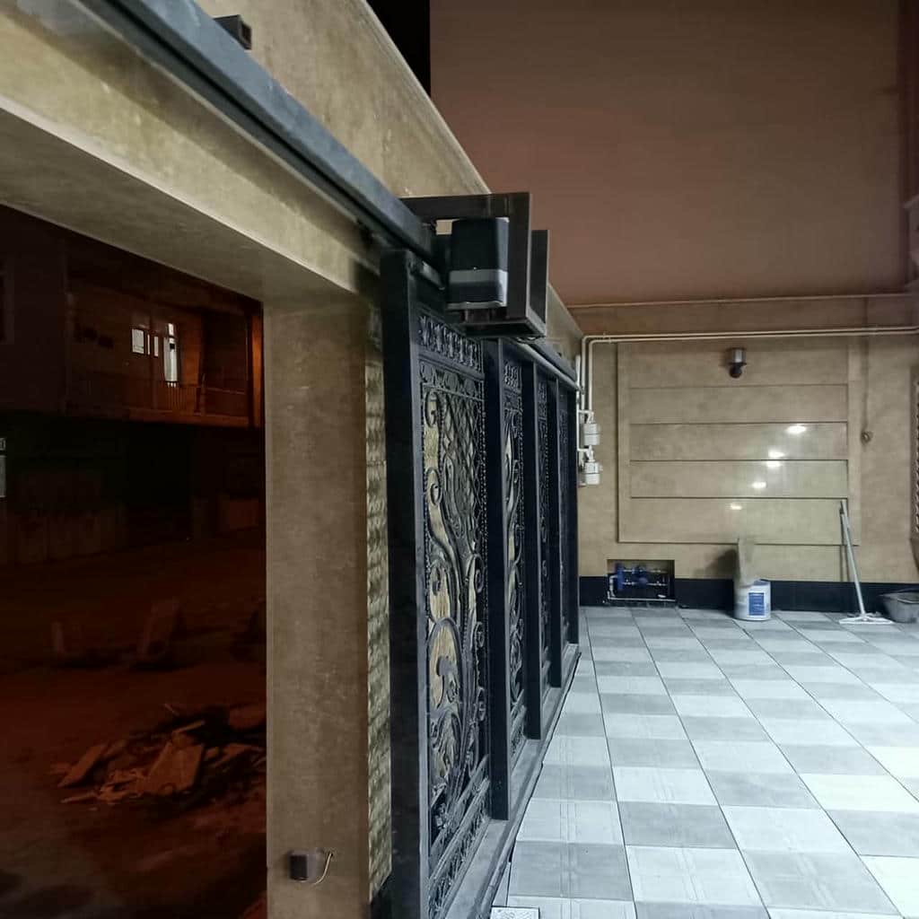 جک پارکینگی در مرحله هماهنگی نصب ورودی ویلا جک پارکینگی در مرحله هماهنگی نصب ورودی ویلا