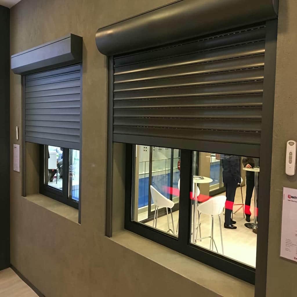 کرکره برقی در رشت در نمونه اجرای تخصصی دهانه بزرگ