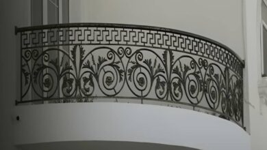 هندریل راه پله در حال اندازه گیری پیش از سفارش