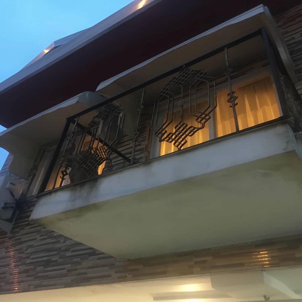 نرده بالکن ویلایی با متریال و اتصالات منظم