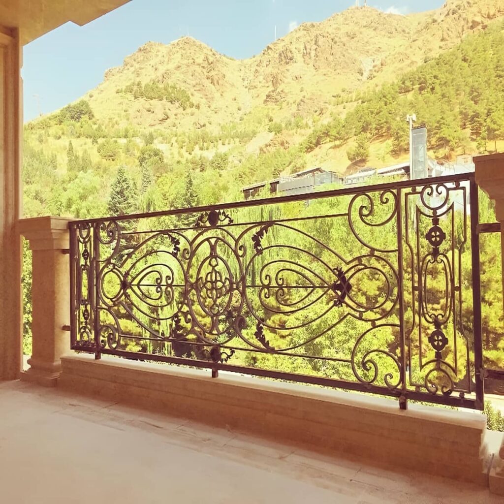 جان پناه بالکن با اتصالات منظم برای اجرا