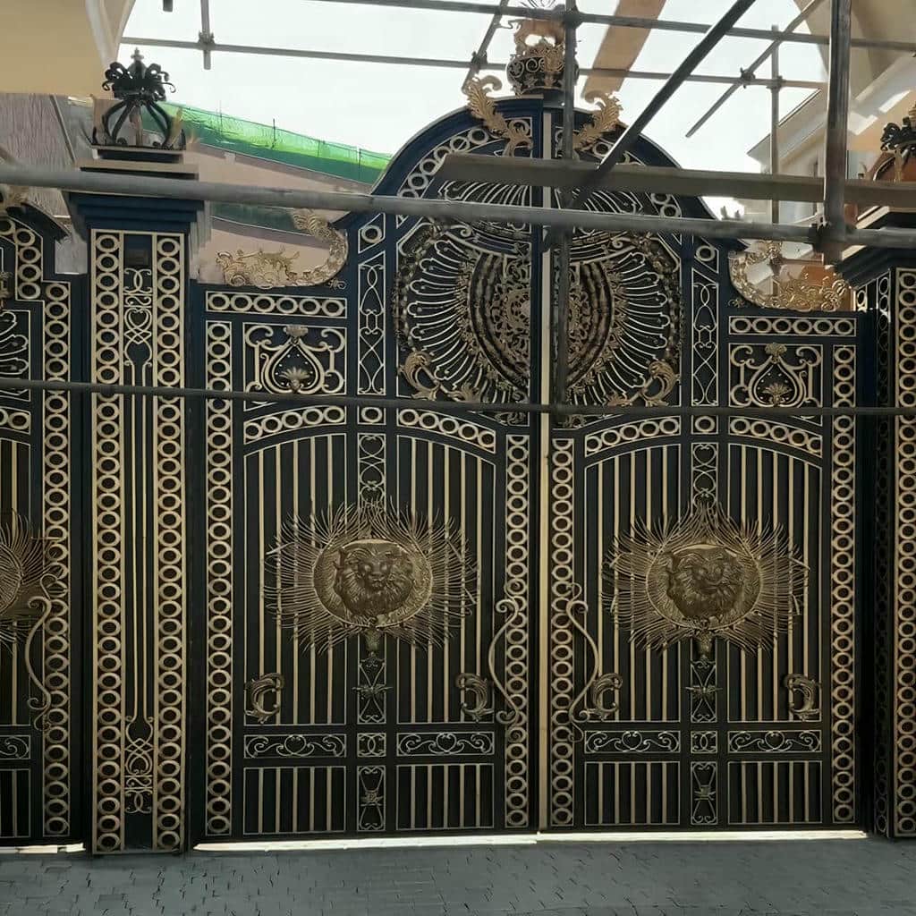 درب حیاط در بوشهر مدل آهنی مناسب استفاده روزانه و طولانی