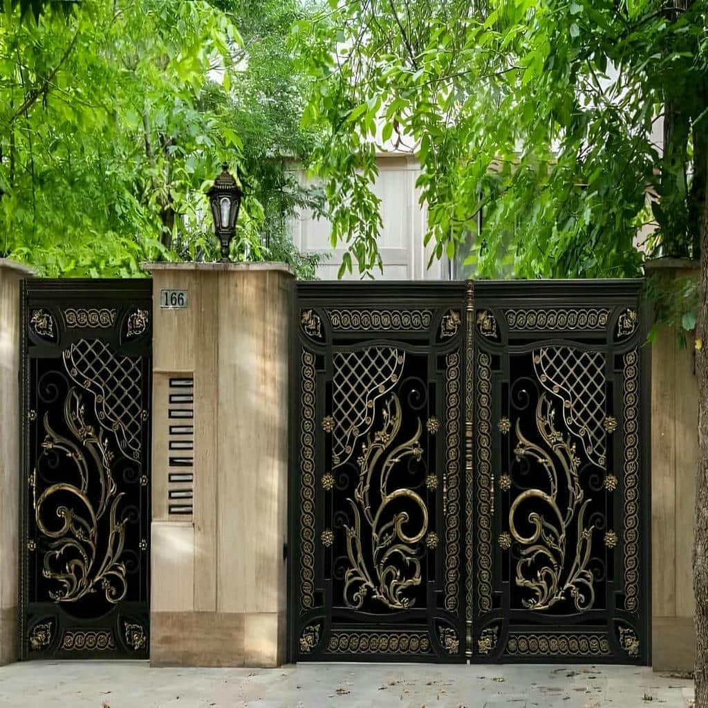 درب حیاط در کرمانشاه نمونه نصب تخصصی در ورودی ساختمان