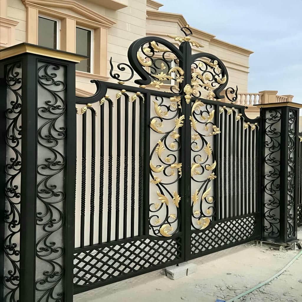درب باغی با بدنه فلزی و پوشش مقاوم