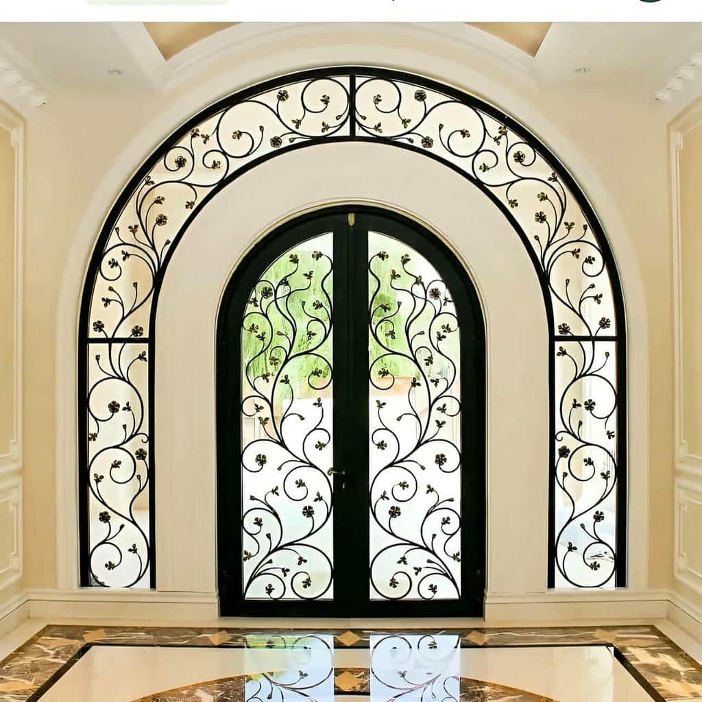 درب لاکچری حیاط در مرحله اندازه گیری ورودی