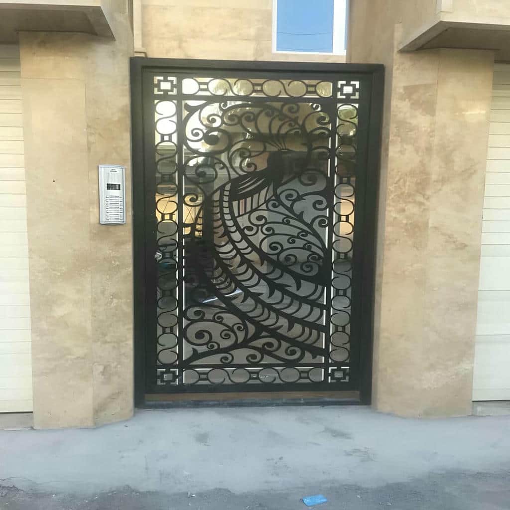 درب باغی هنگام تایید مشخصات سفارش