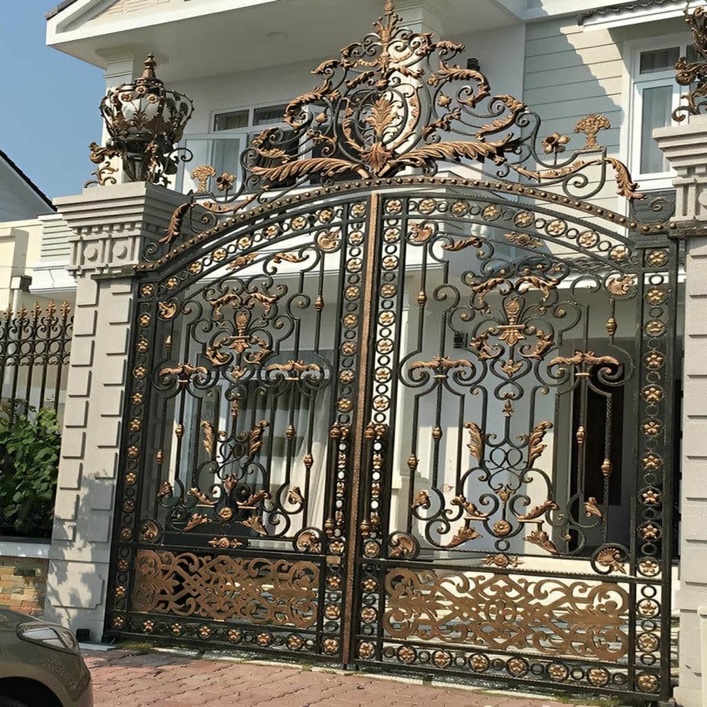 درب گلنرده دار با گلنرده های فلزی منظم