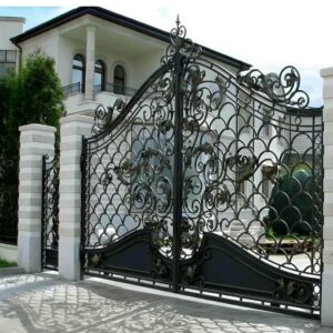 درب حیاط در استان آذربایجان غربی مدل فلزی با قفل مناسب برای کنترل ورودی