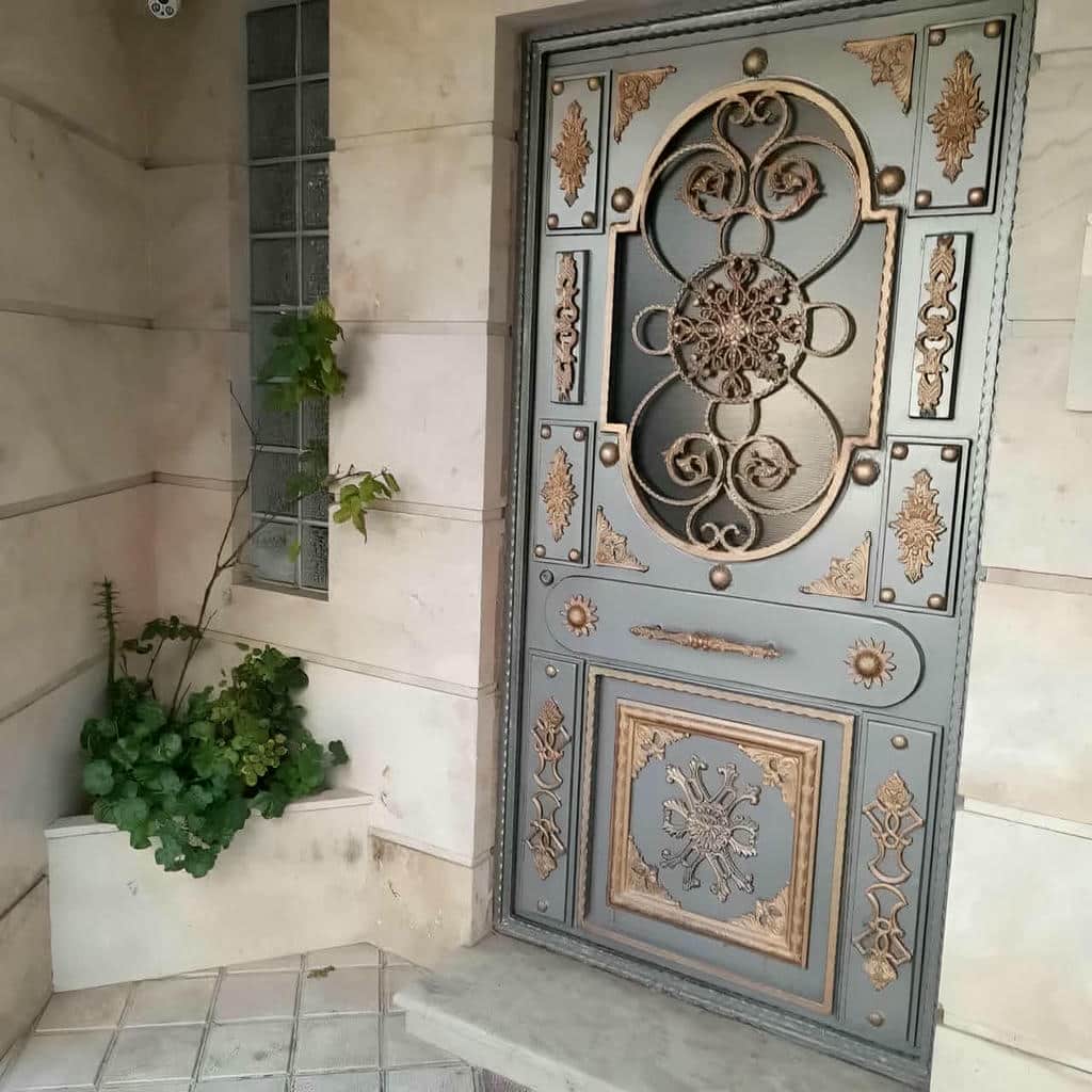 درب حیاط تک لنگه