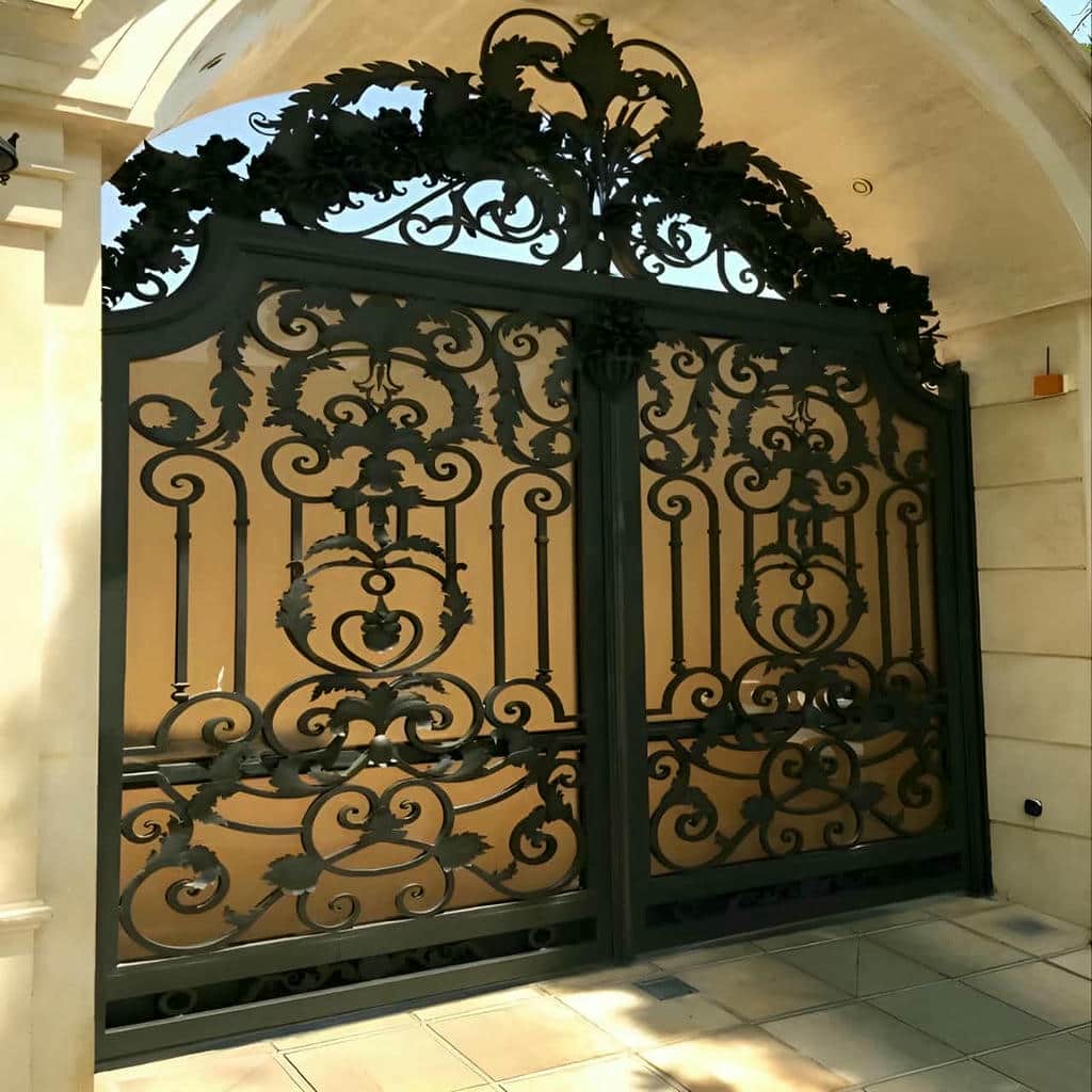 درب حیاط در استان سمنان مدل آهنی مناسب رفت و آمد روزانه روان