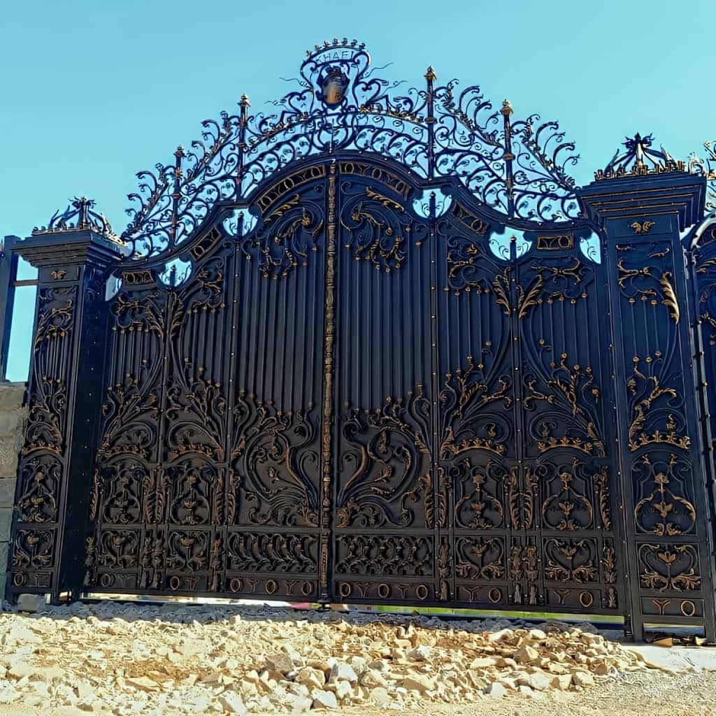درب حیاط در کرمان مدل آهنی عریض مناسب رفت و آمد خودرو