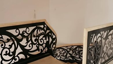 نرده فرفورژه راه پله مشکی با پوشش مناسب شرایط گرم
