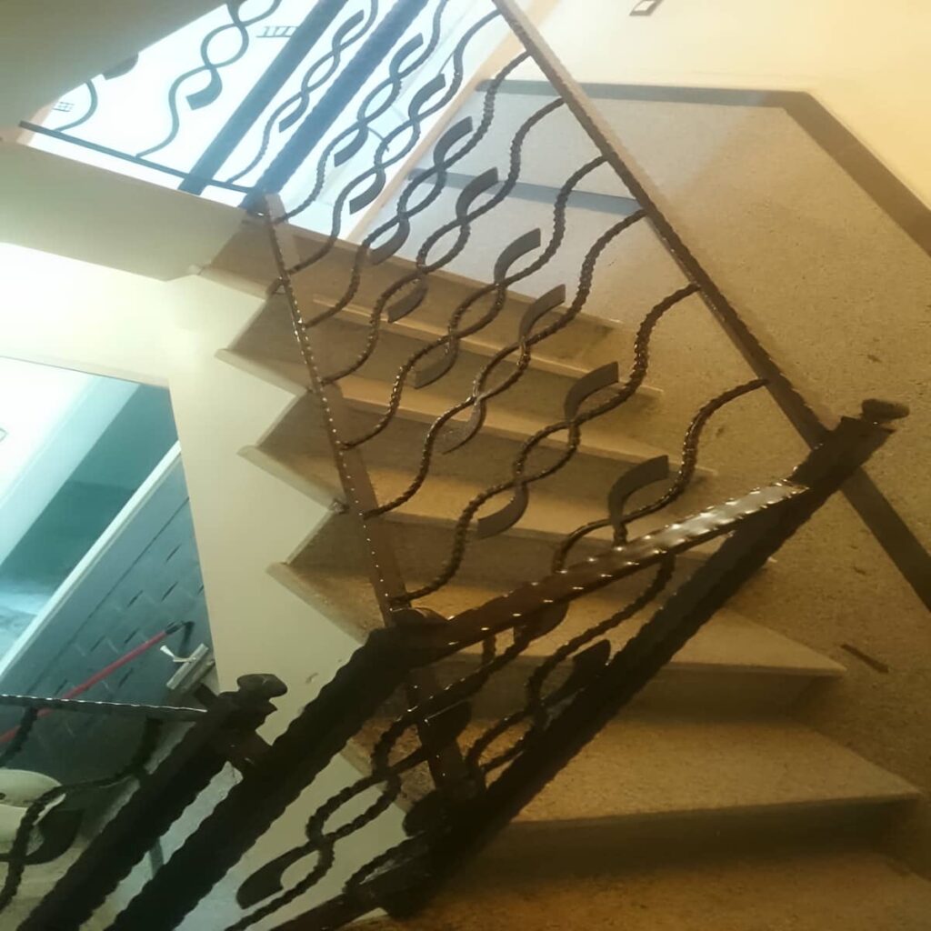 نرده فرفورژه بالکن در نمونه کار فضای روباز