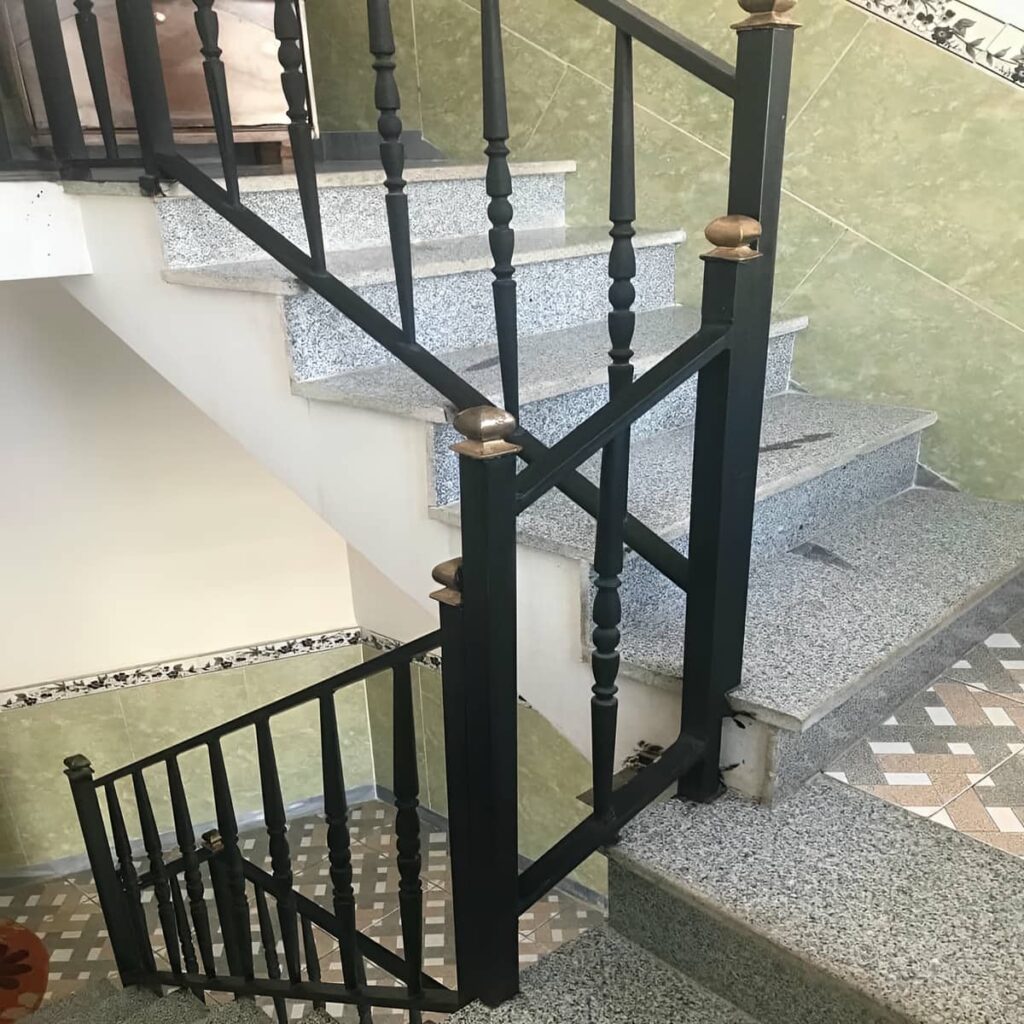 نرده فرفورژه بالکن در نمونه کار اجرای ایرانی