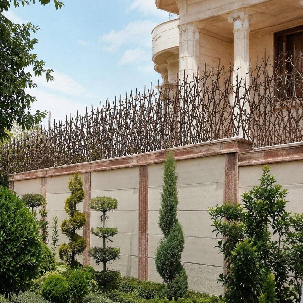 حفاظ دیوار در کرج با متریال فلزی برای دوام فضای بیرونی