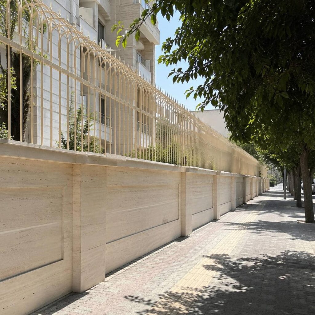 حفاظ سرنیزه ای با قطعات فلزی منظم آماده نصب