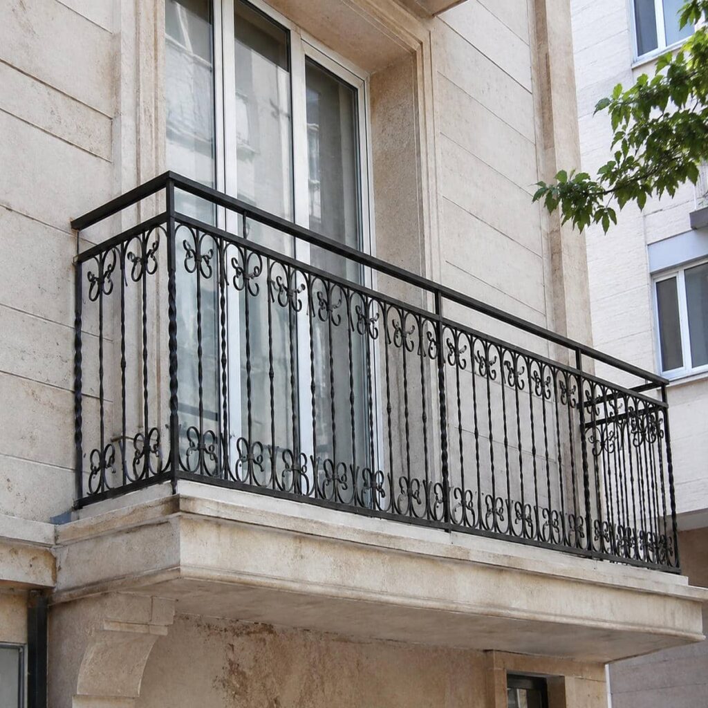 نرده بالکن سفارشی برای ساختمان پرتردد در کرج