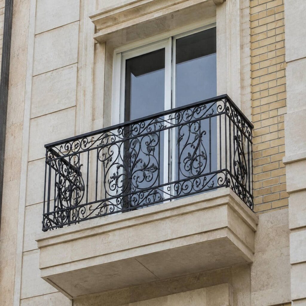 نرده بالکن سفارشی با ابعاد متناسب تراس در استان هرمزگان