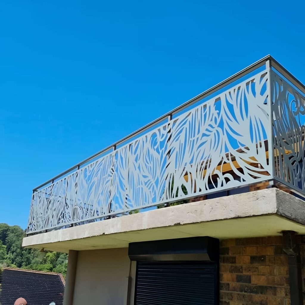 نرده بالکن سفارشی با بسته بندی مناسب برای ارسال در زنجان