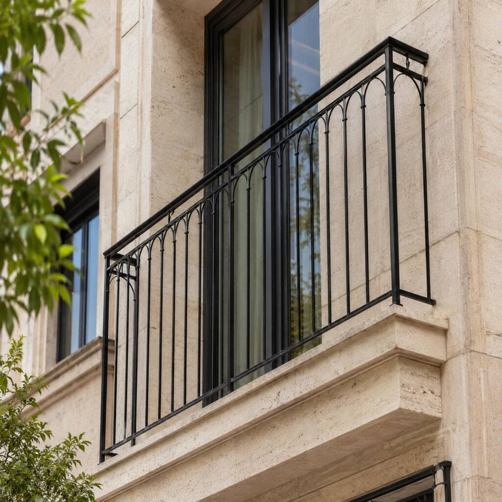 نرده بالکن با متریال بادوام برای بودجه اقتصادی در استان آذربایجان شرقی