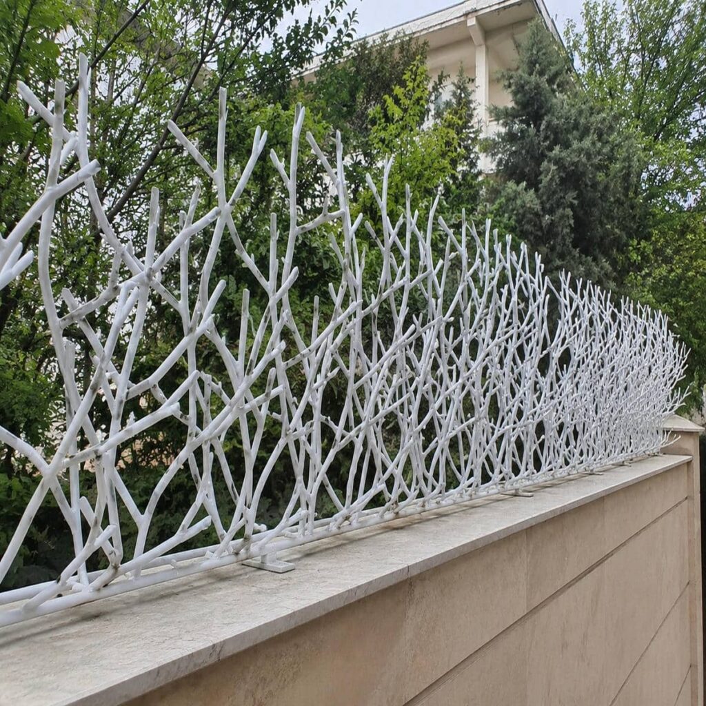 حفاظ شاخ گوزنی آبشاری با پوشش یکنواخت مناسب نمای مینیمال