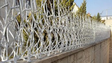نرده روی دیوار با طرح فلزی هماهنگ با نمای کلاسیک