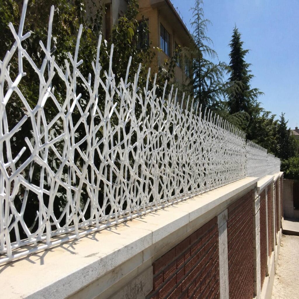 حفاظ دیوار در سمنان مدل شاخ گوزنی برای کنترل دسترسی