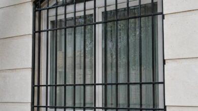 حفاظ پنجره آهنی مشکی برای بازسازی ساختمان قدیمی در ایلام