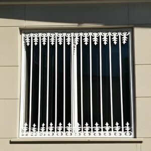 حفاظ پنجره مدرن با خطوط ساده و منظم